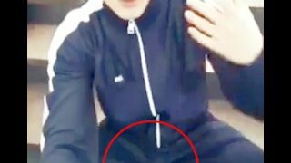 KOREAN EXO SUHO SHOW HIS BULGE / DICK ON V LIVE