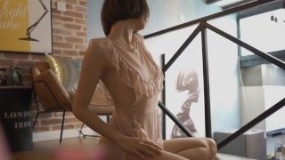Chinese Hottie: sexy modal A Zhu(就是阿朱啊) leaks her ass